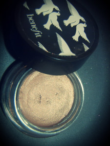 benefit-stin-Creaseless Cream Eyeshadow